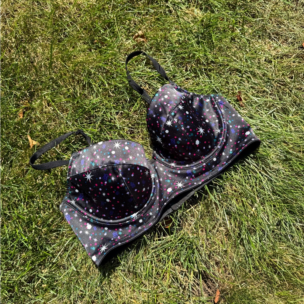New w/o tags Victoria’s Secret Very Sexy Satin Lightly Lined Bra - 34C